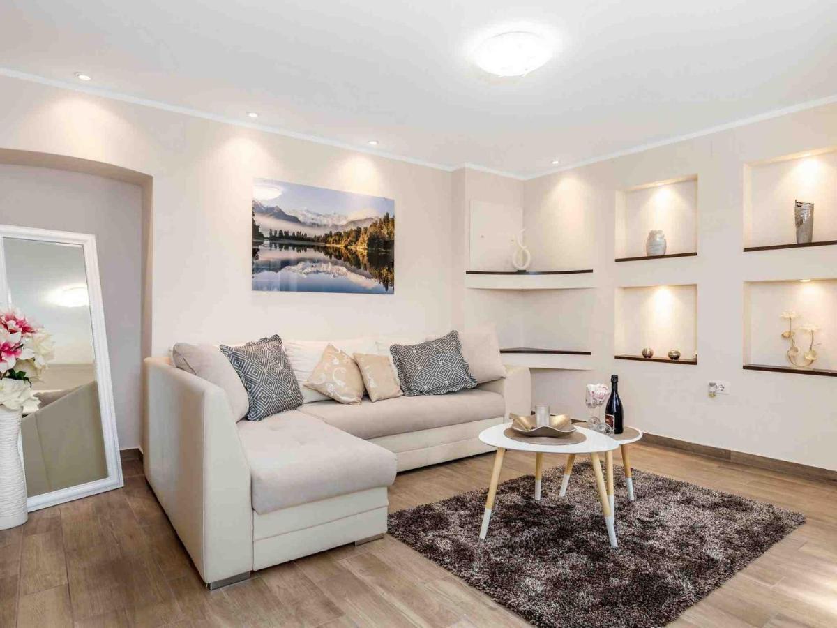 Srok Apartments With Pool Kastav Room photo